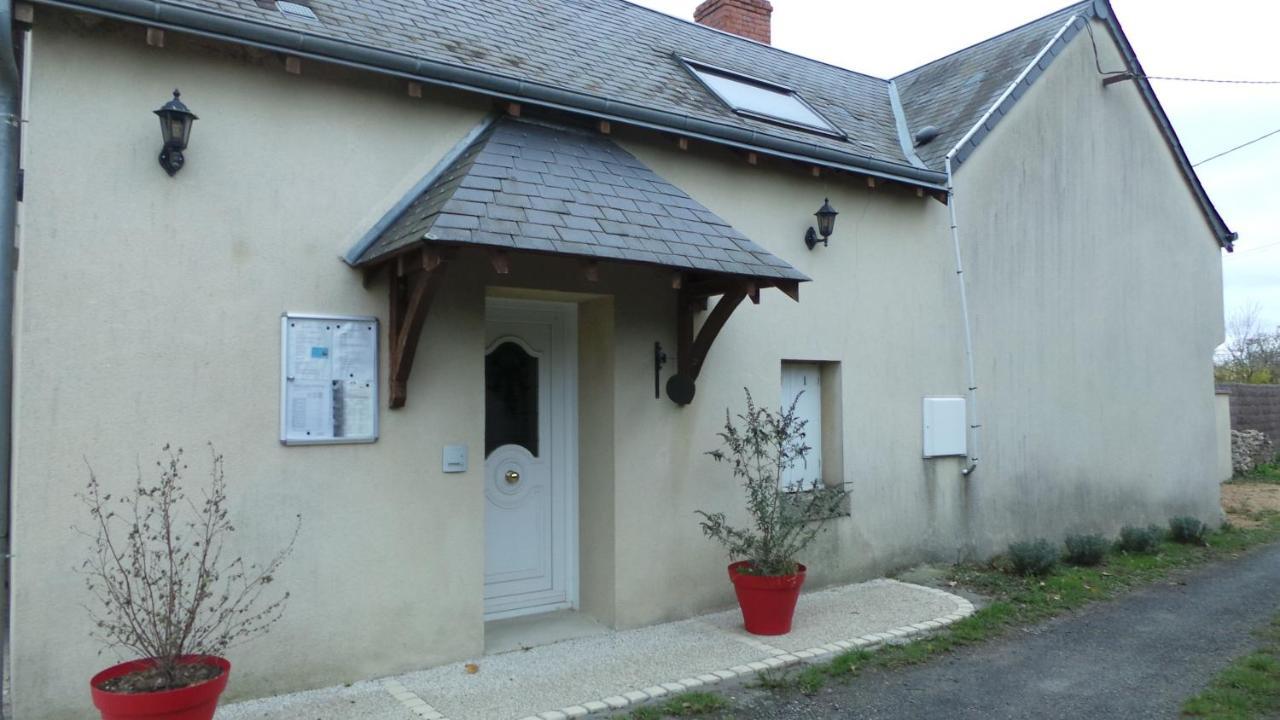 chambre d'hôtes mansardée Saint-Ouen-les-Vignes Exterior foto
